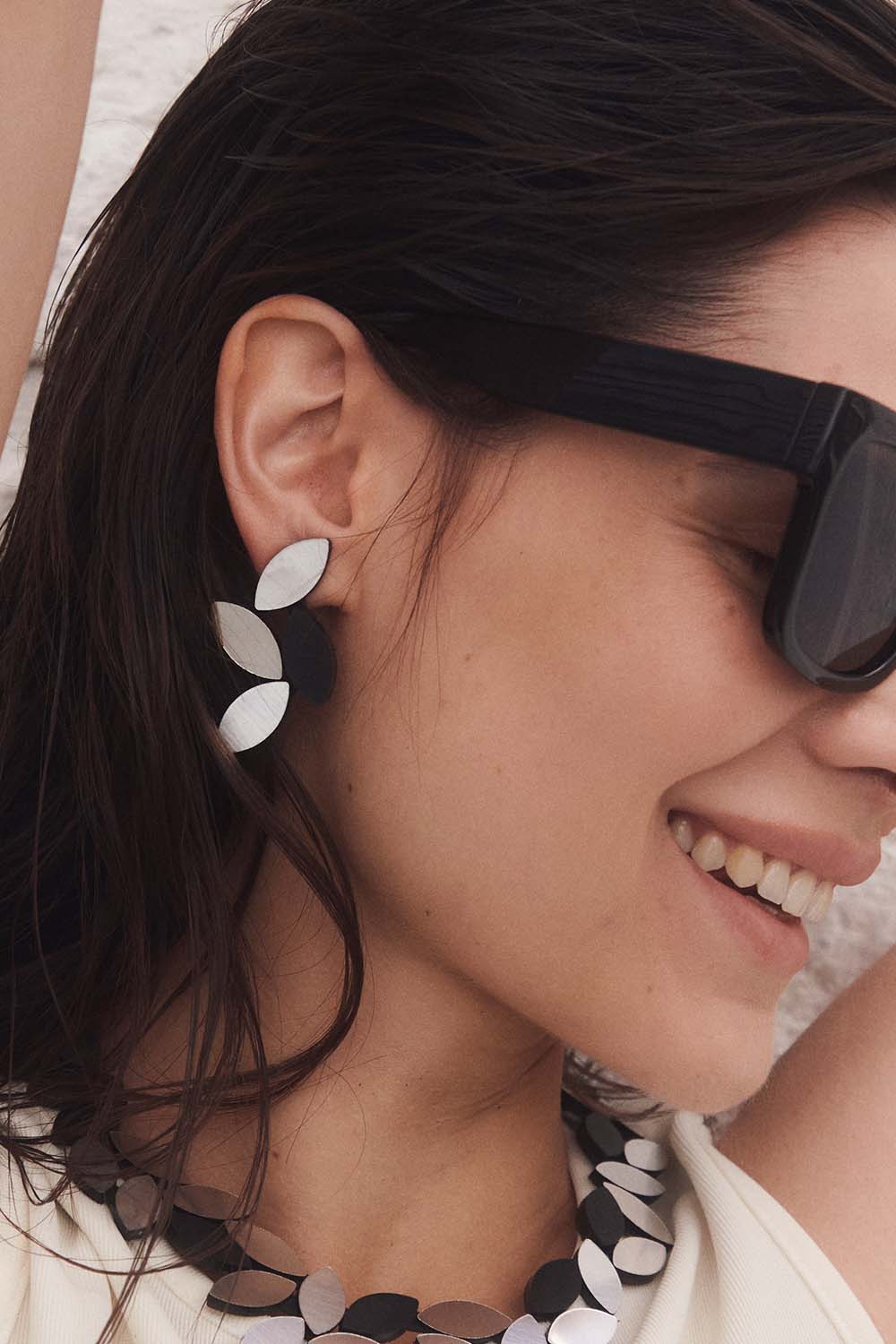 Pendientes Kate Leaves Medianos - Plata/Negro
