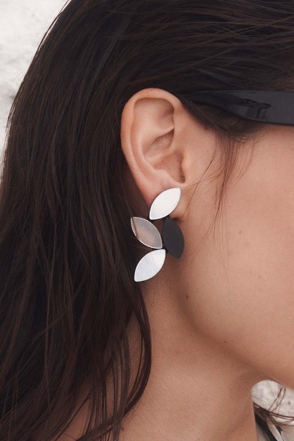 Pendientes Kate Leaves Medianos - Plata/Negro