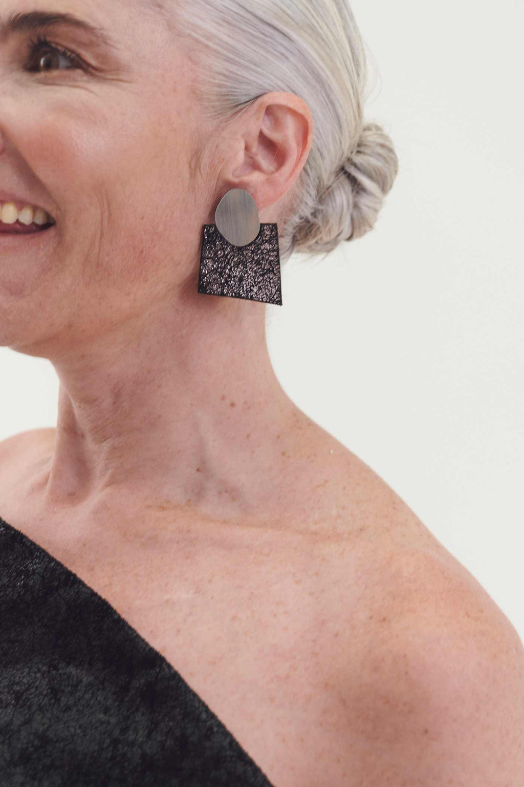 Ohrringe Audrey Spitz zulaufende Quadrate - Silber+Zinn