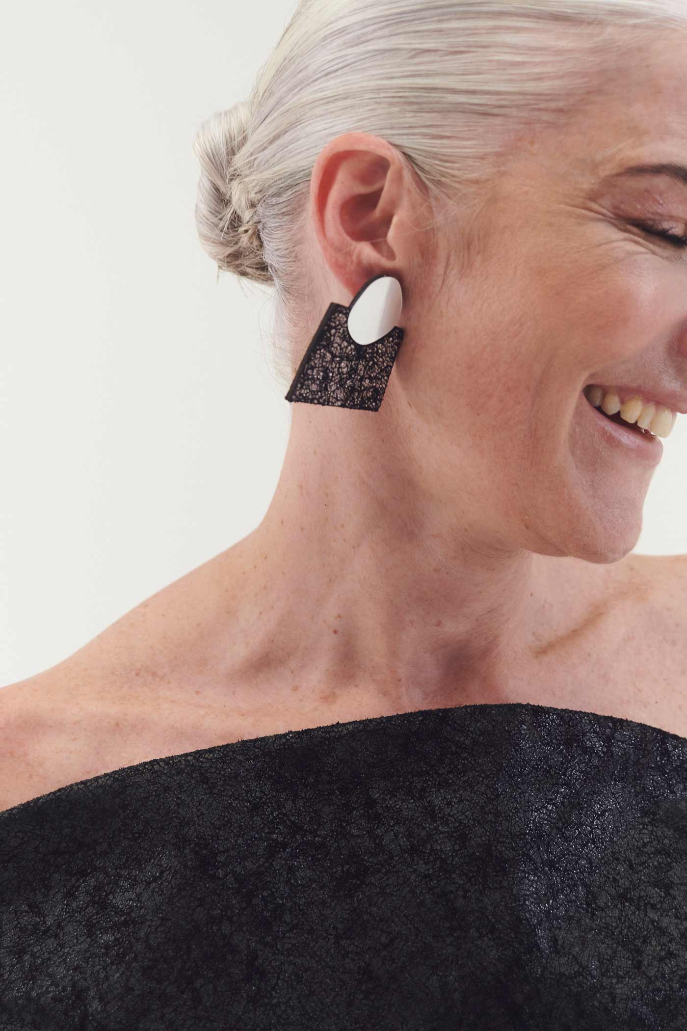 Ohrringe Audrey Spitz zulaufende Quadrate - Silber+Zinn