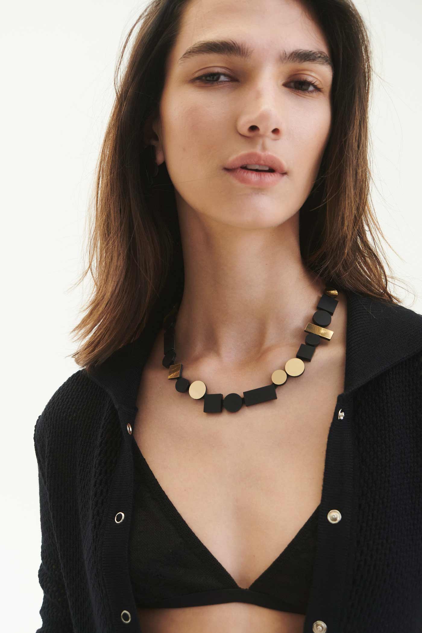 Collar Bauhaus Redondo - Negro/Oro