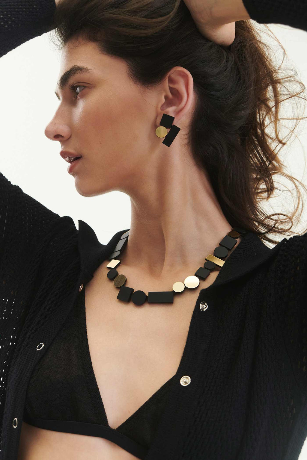 Collar Bauhaus Redondo - Negro/Oro
