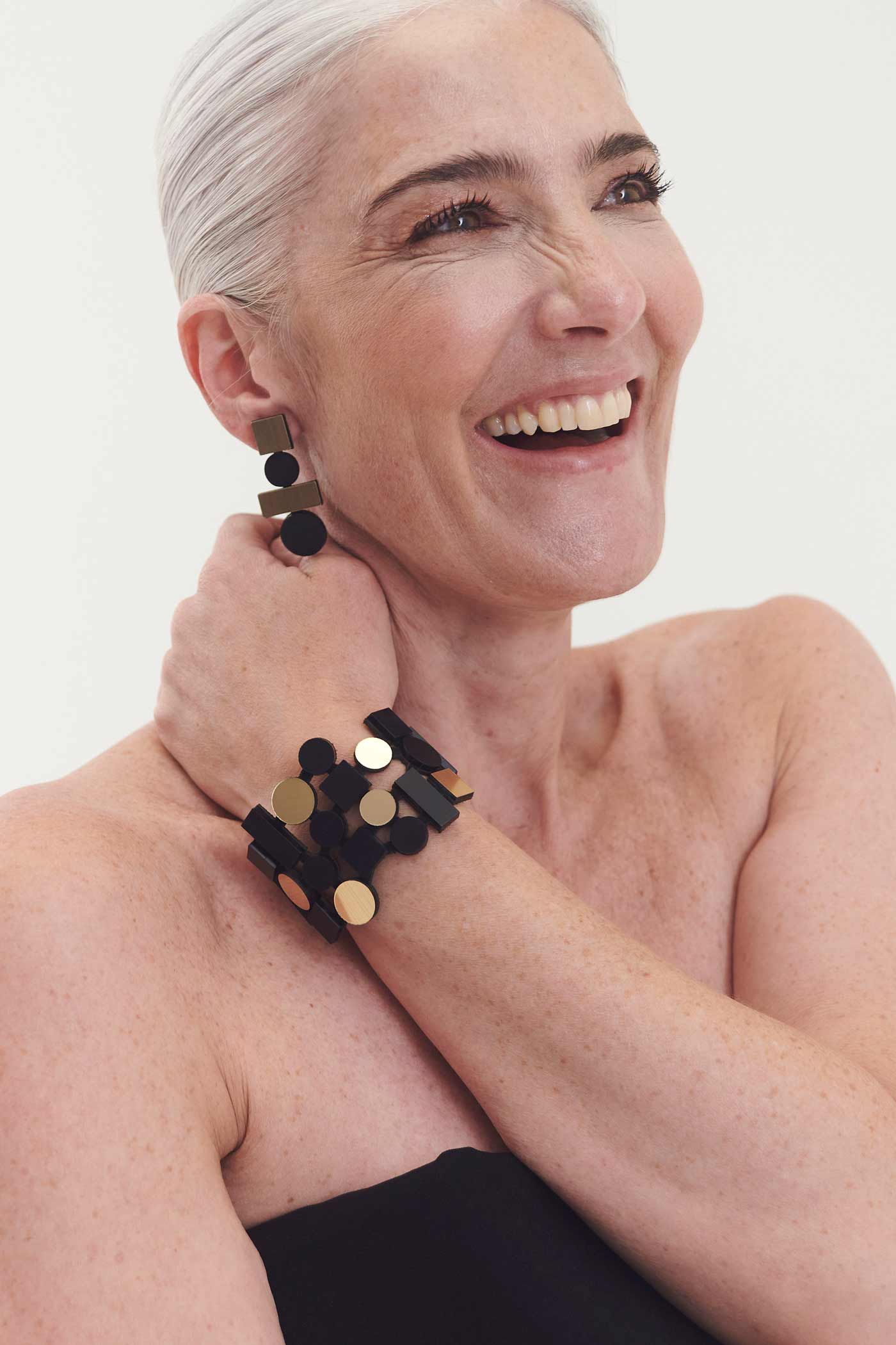 Brazalete Bauhaus Acrílico - Negro/Oro