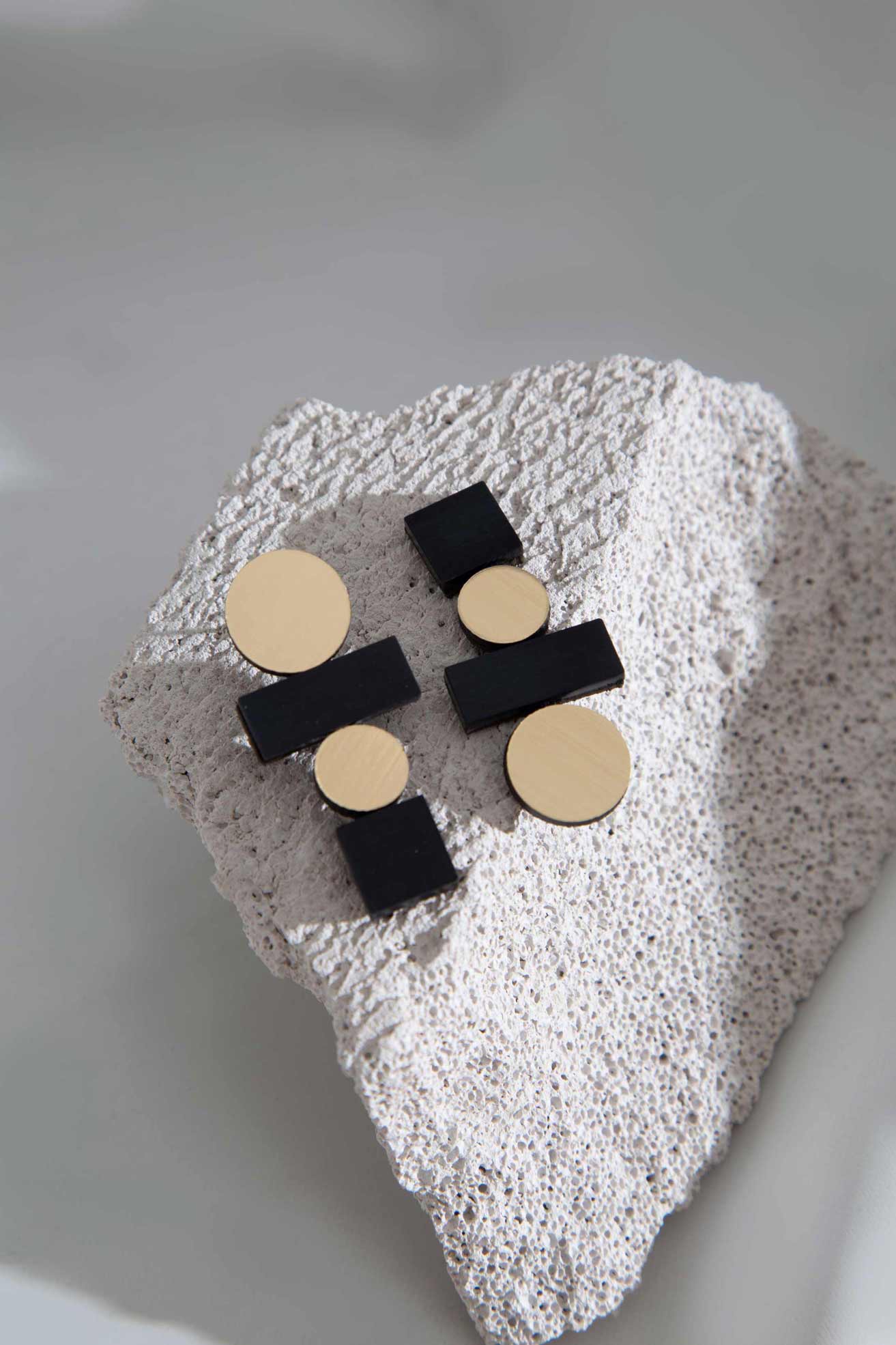 Pendientes Bauhaus Largos - Negro/Oro