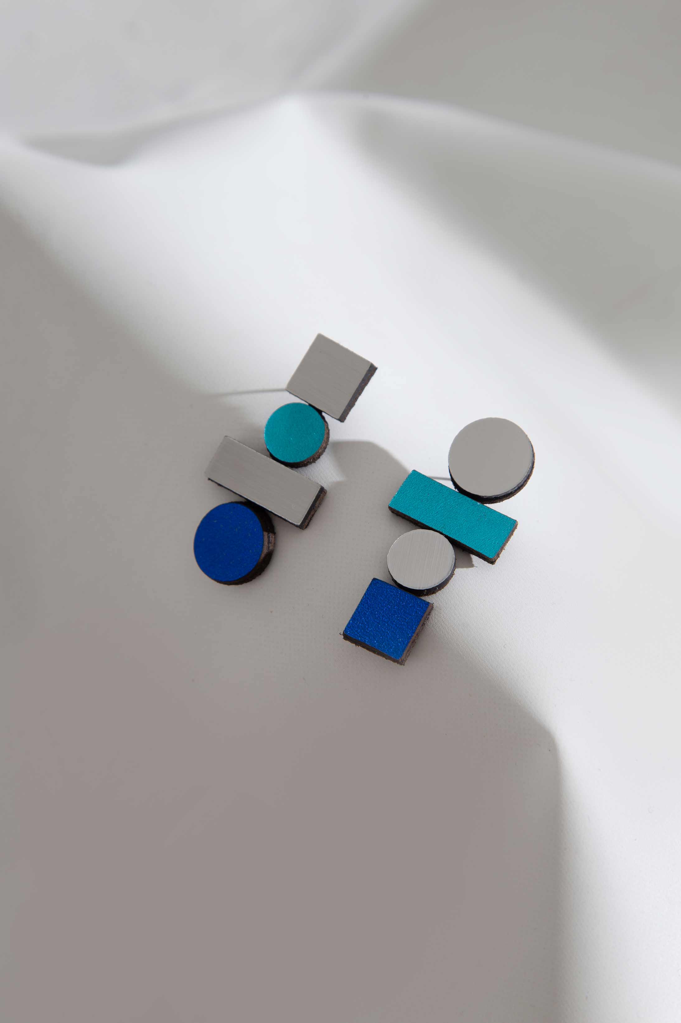 Pendientes Bauhaus Largos - Plata/Colores Fríos
