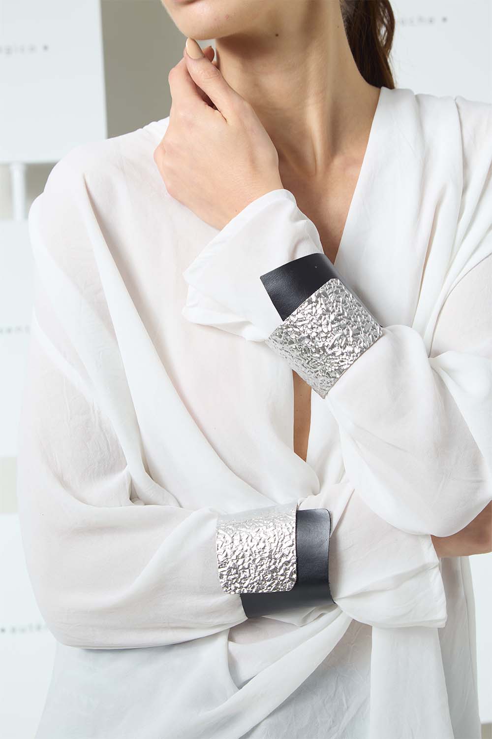 Brazalete Bauhaus Negro - Plata/Negro