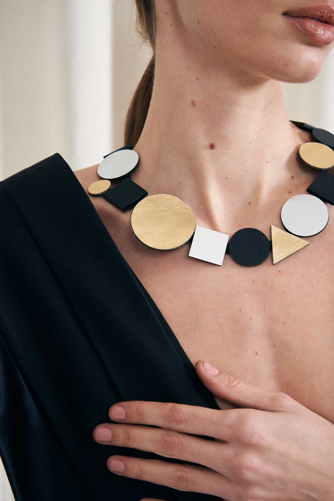 Collar Bauhaus Geométrico - Plata/Oro/Negro