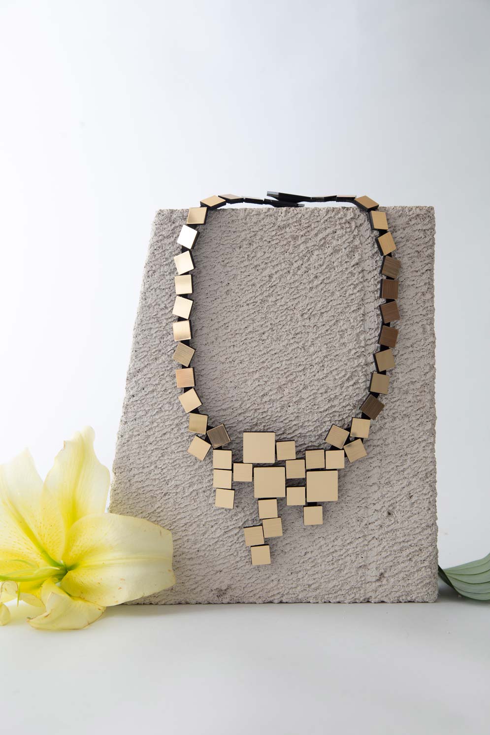 Collar Bauhaus V - Oro