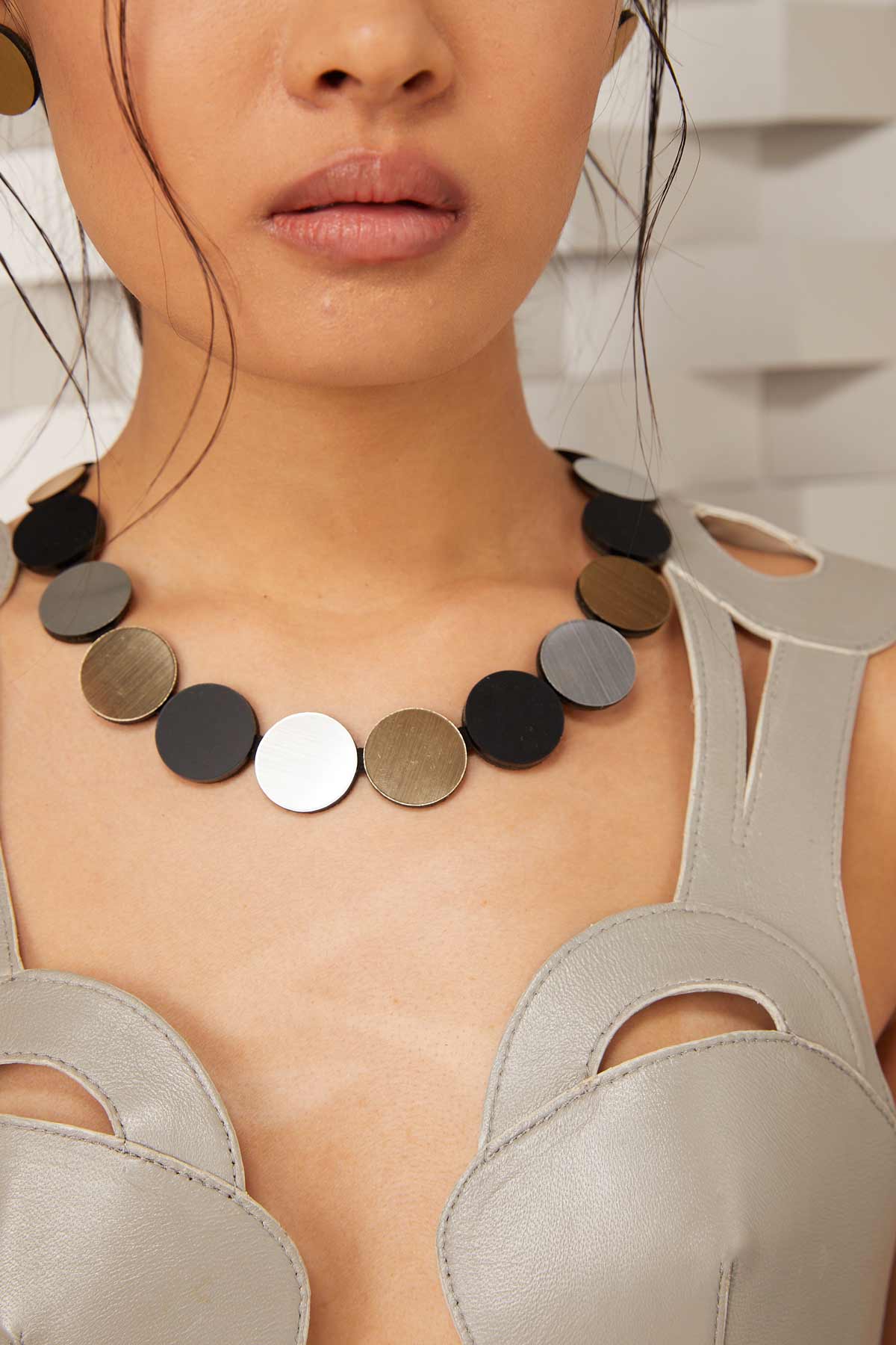 Collar Colors Círculo - Plata/Negro/Oro