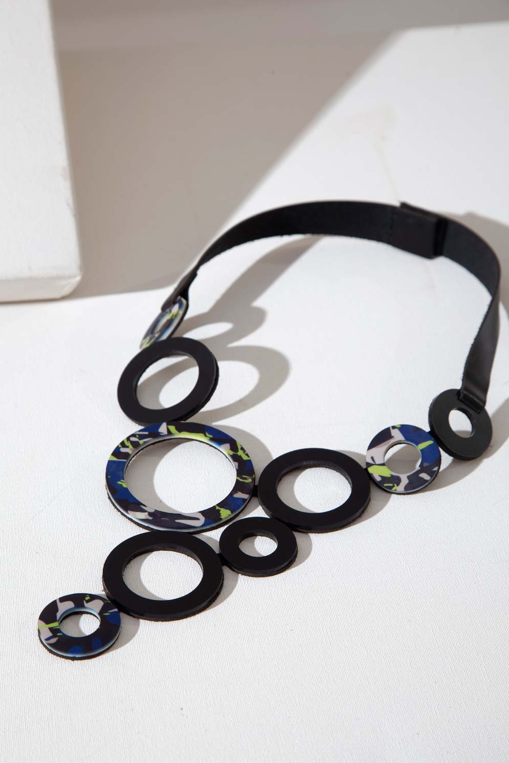 Collar Frame V Círculo - Interplay Print