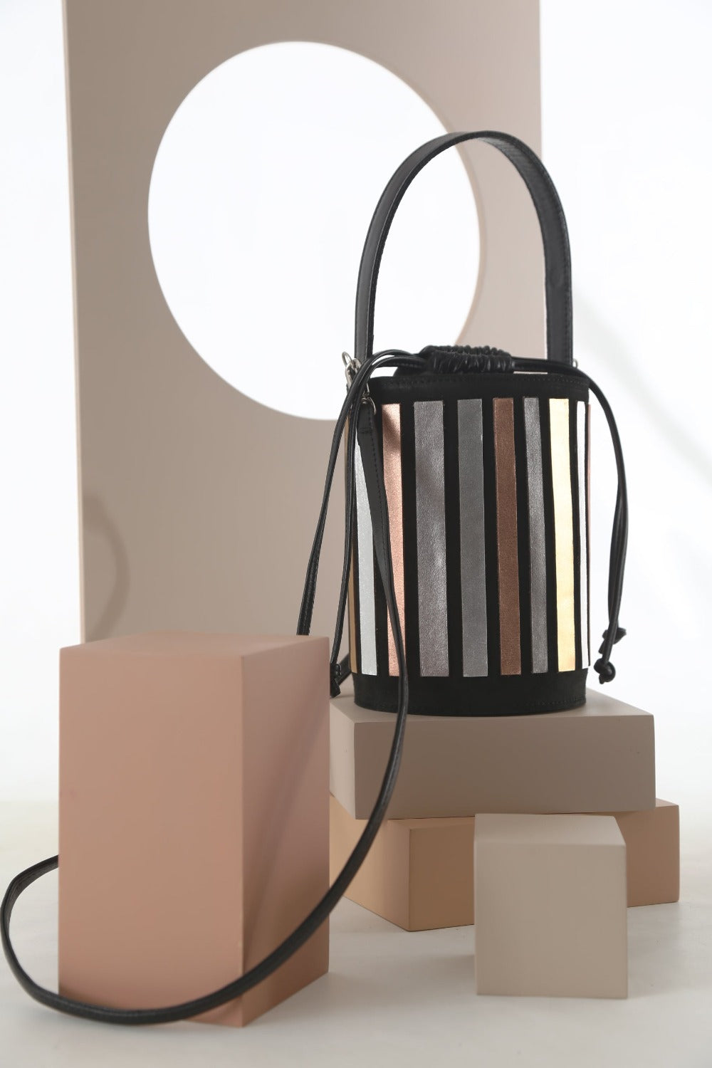 Précommande - Sac seau en cuir arc-en-ciel - Couleurs métallisées