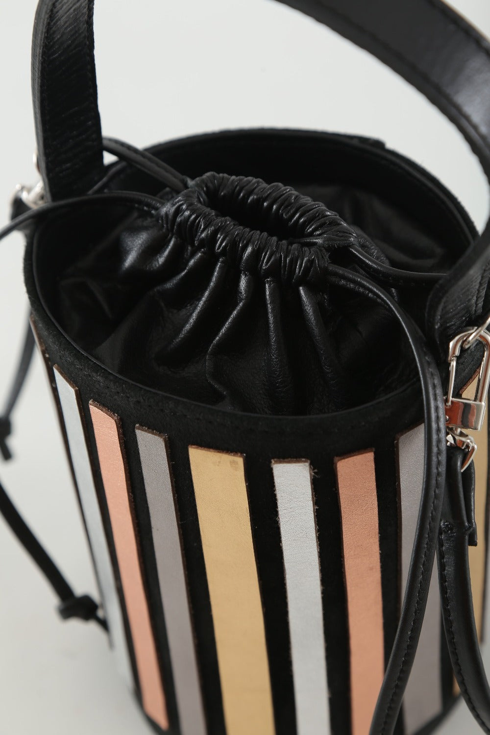 Précommande - Sac seau en cuir arc-en-ciel - Couleurs métallisées