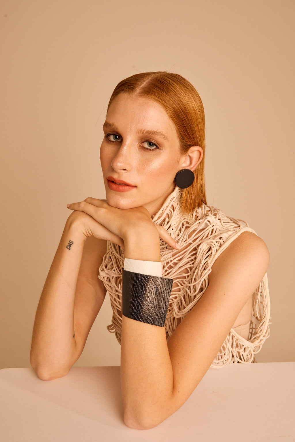 Brazalete Bauhaus Cuero - Negro/Blanco