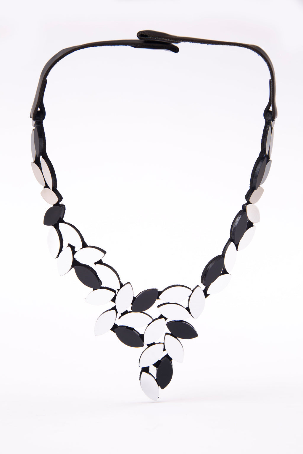 Collar Kate Leaves V - Plata/Negro