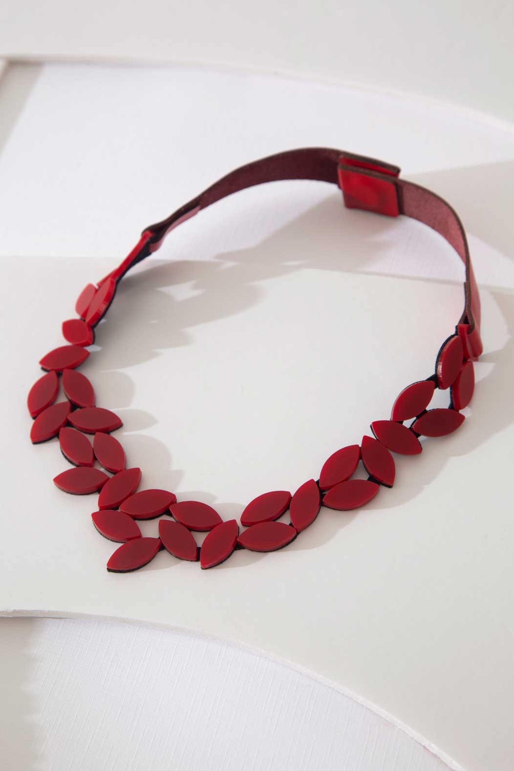 Collar Kate Leaves Mediano - Rojo