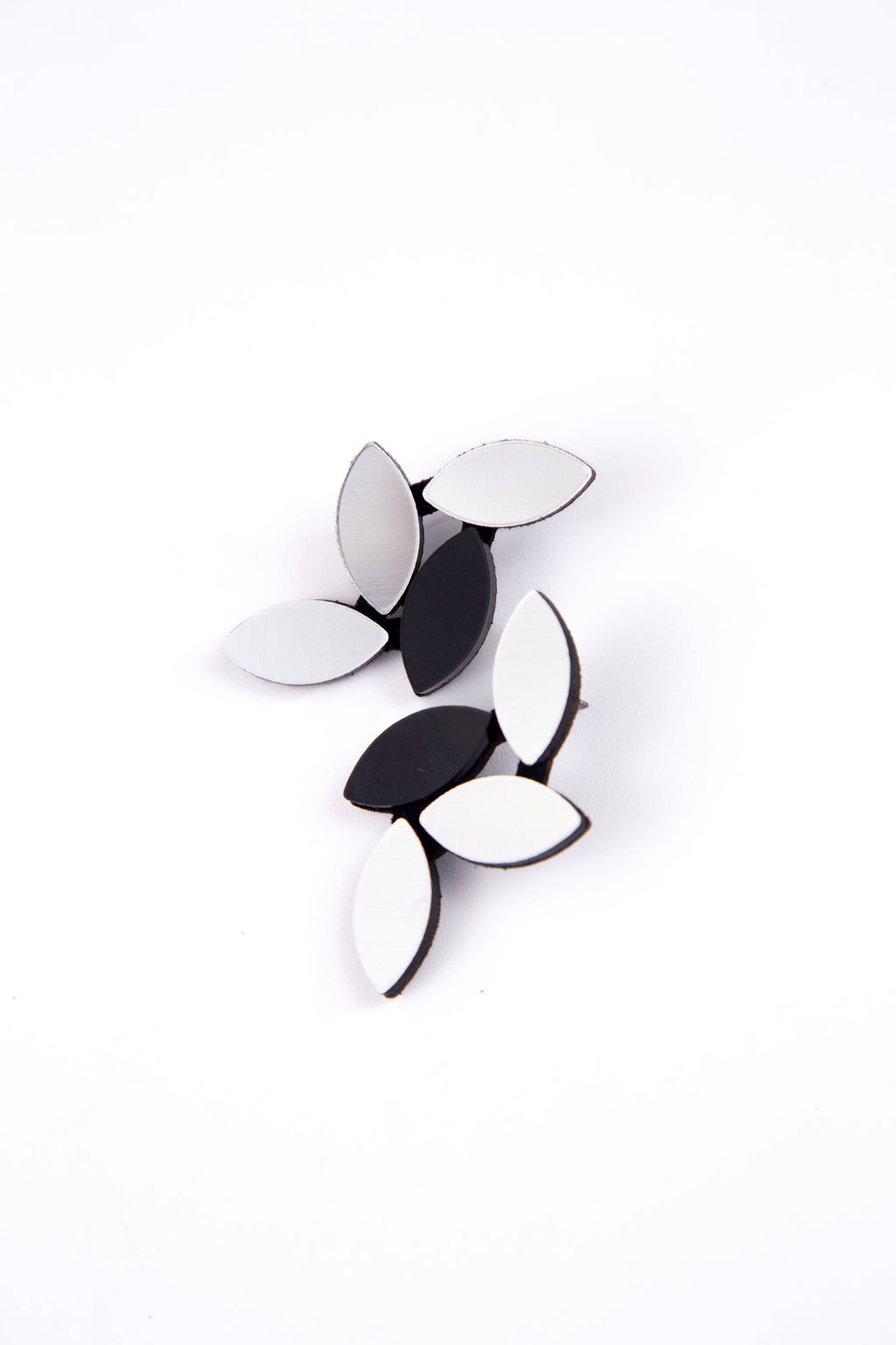Pendientes Kate Leaves Medianos - Plata/Negro