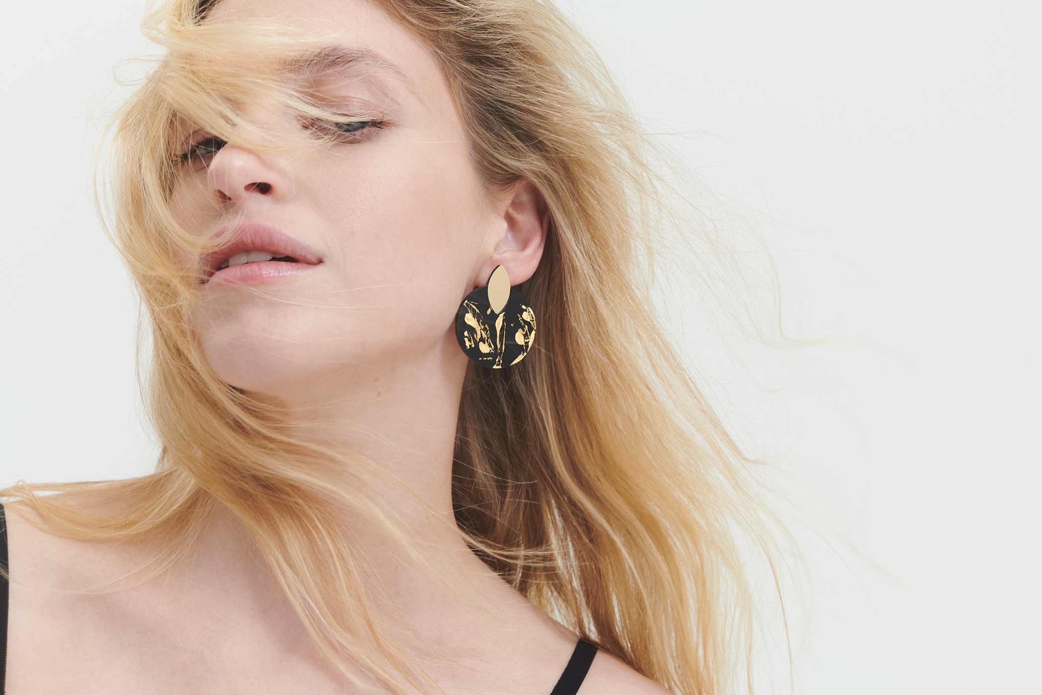 Pendientes Kate Leaves Drop - Negro/Oro