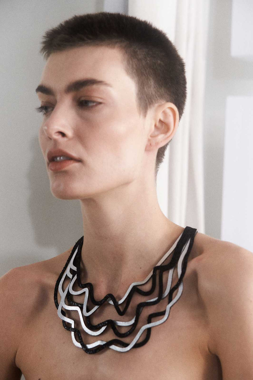 Collar Curves Duo - Plata/Negro