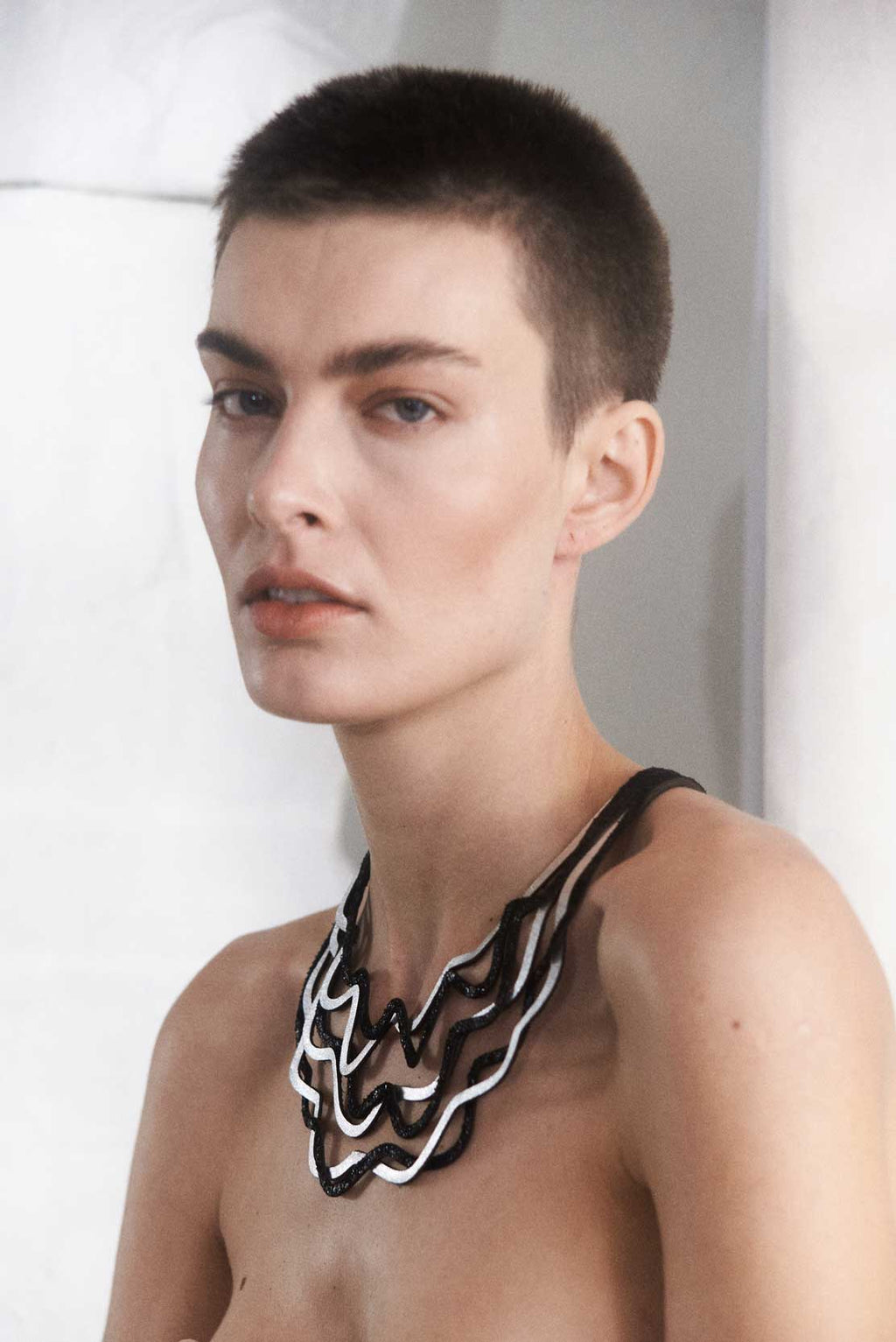 Collar Curves Duo - Plata/Negro