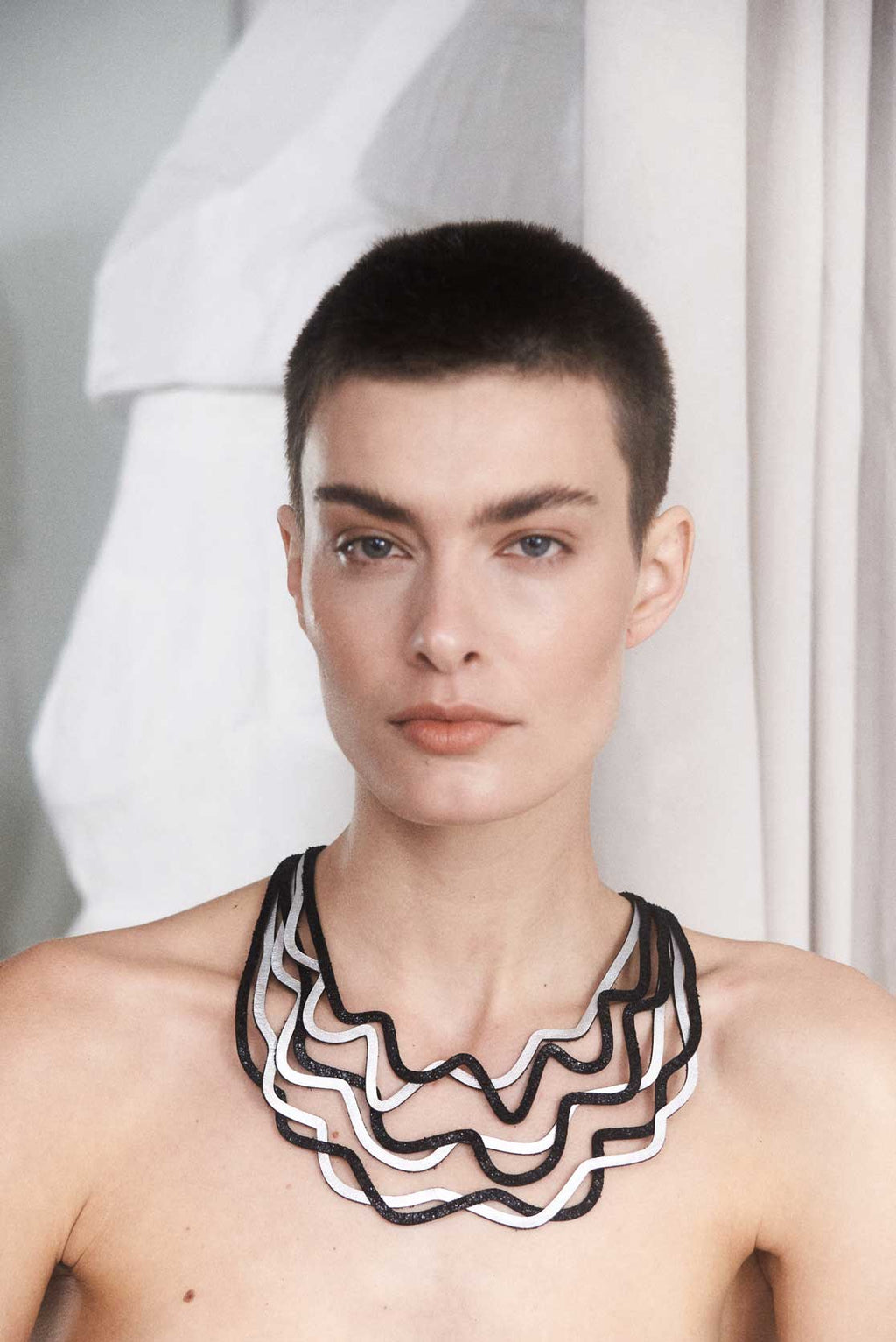 Collar Curves Duo - Plata/Negro