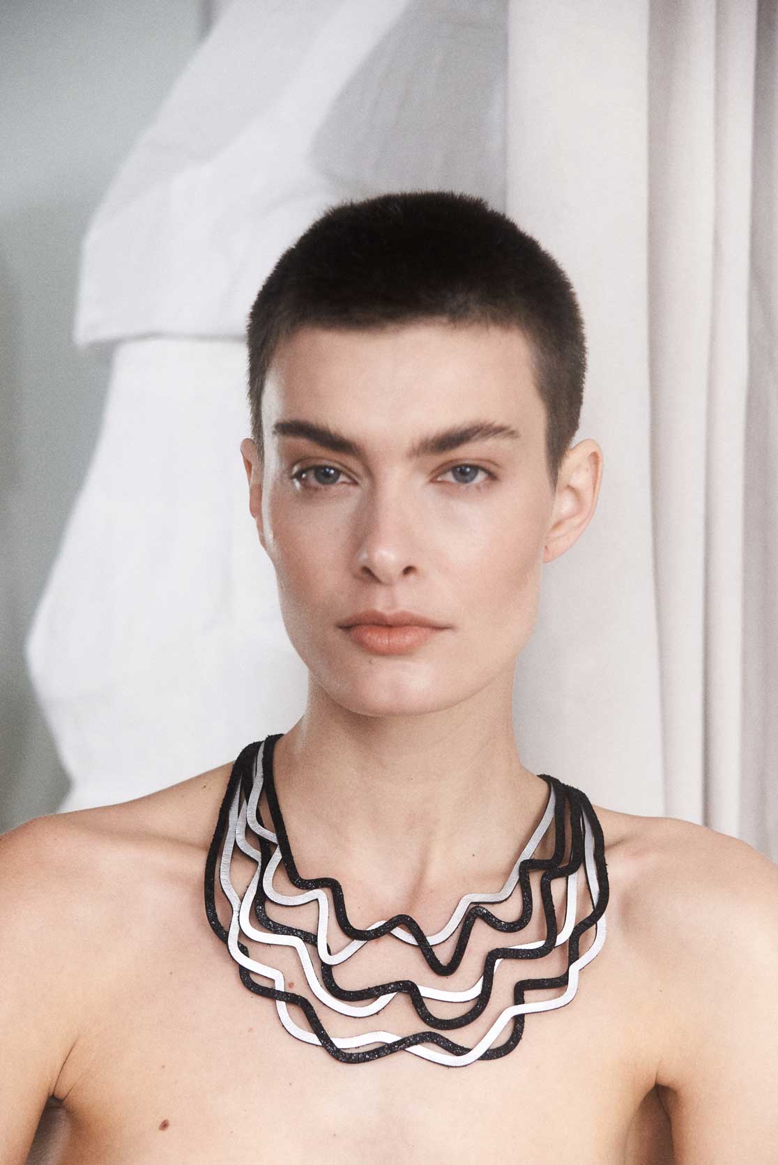 Collar Curves Duo - Plata/Negro