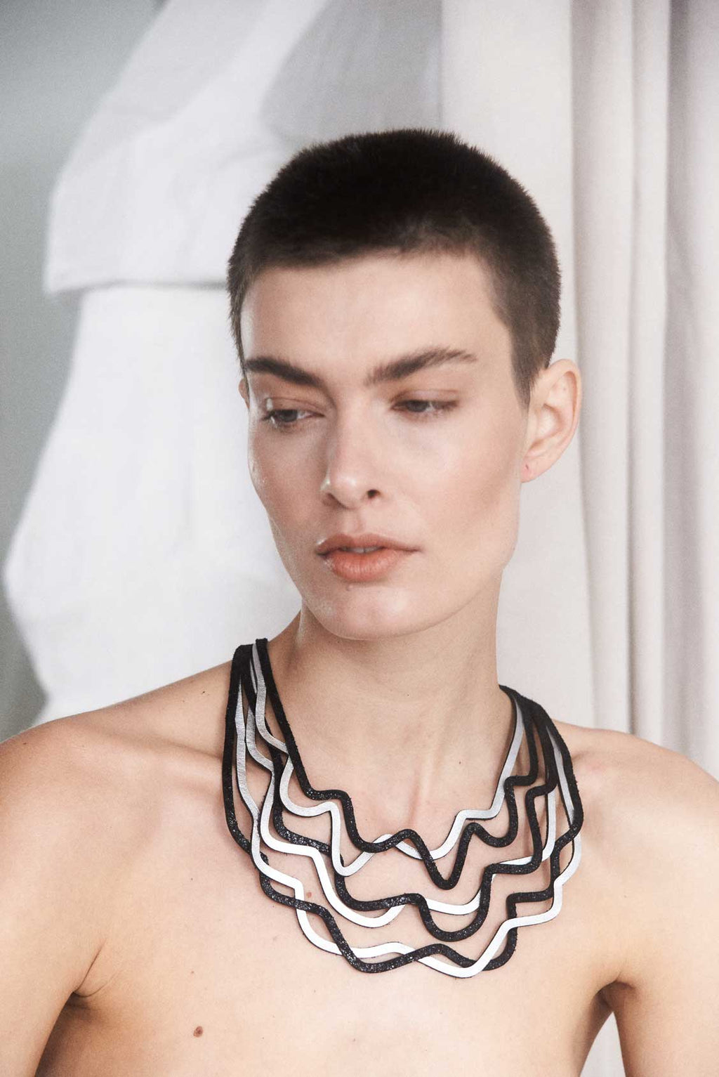 Collar Curves Duo - Plata/Negro