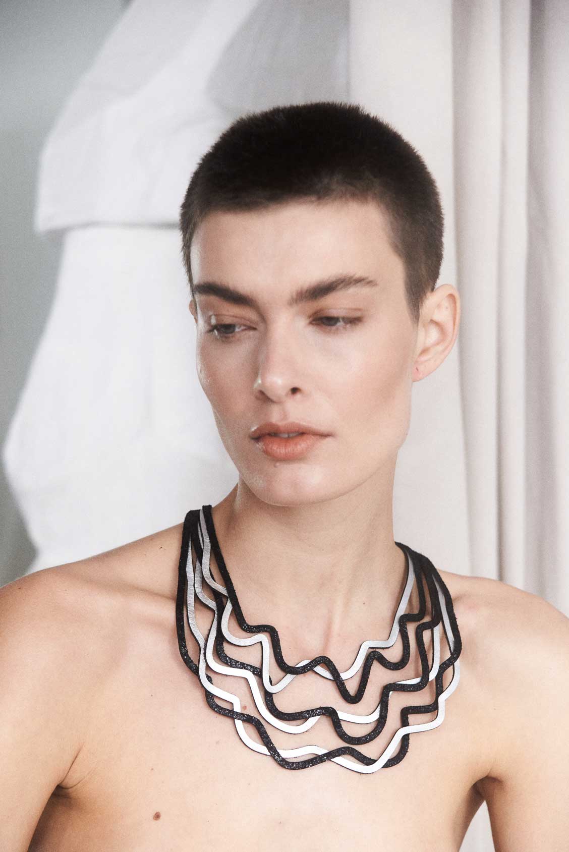 Collar Curves Duo - Plata/Negro