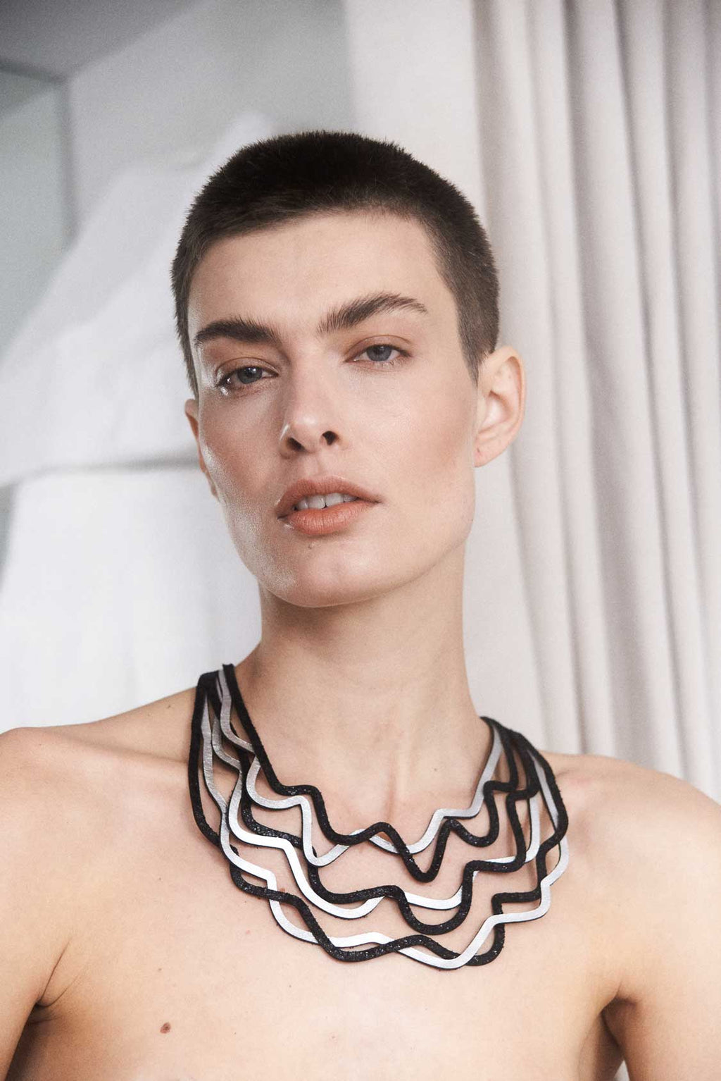 Collar Curves Duo - Plata/Negro