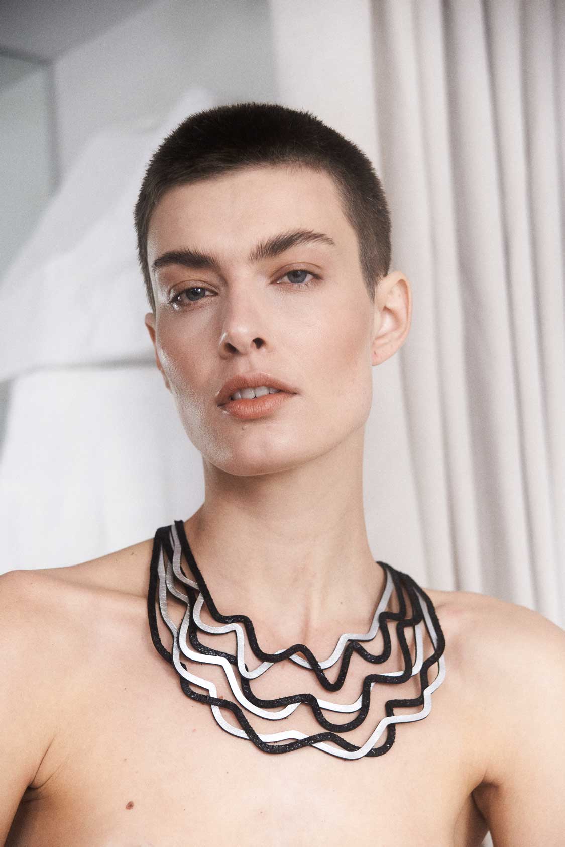 Collar Curves Duo - Plata/Negro
