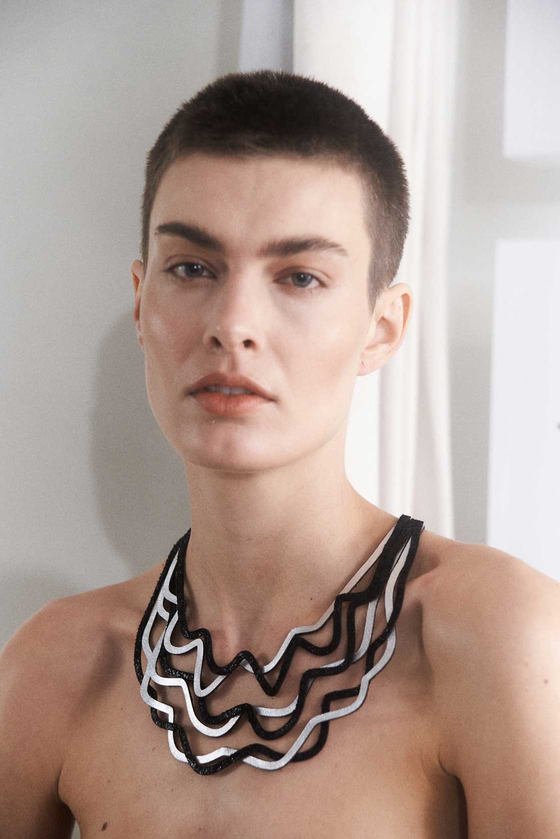 Collar Curves Duo - Plata/Negro