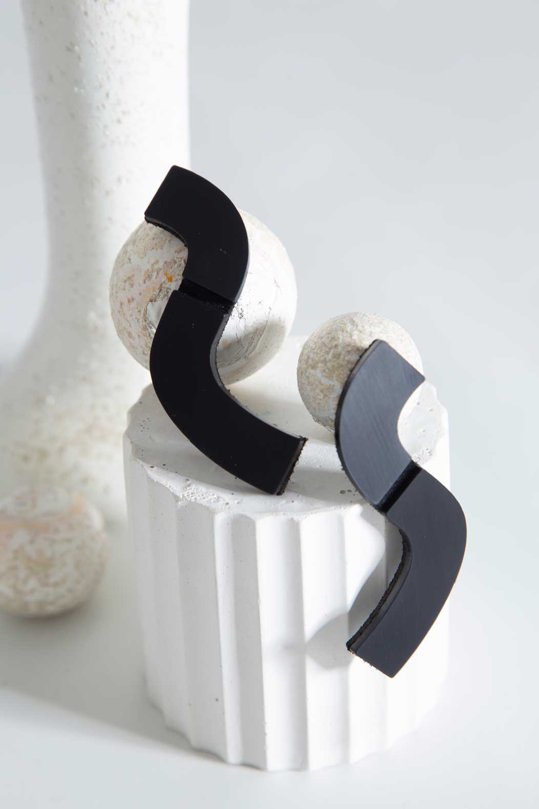 Pendientes Mies Wave - Negro