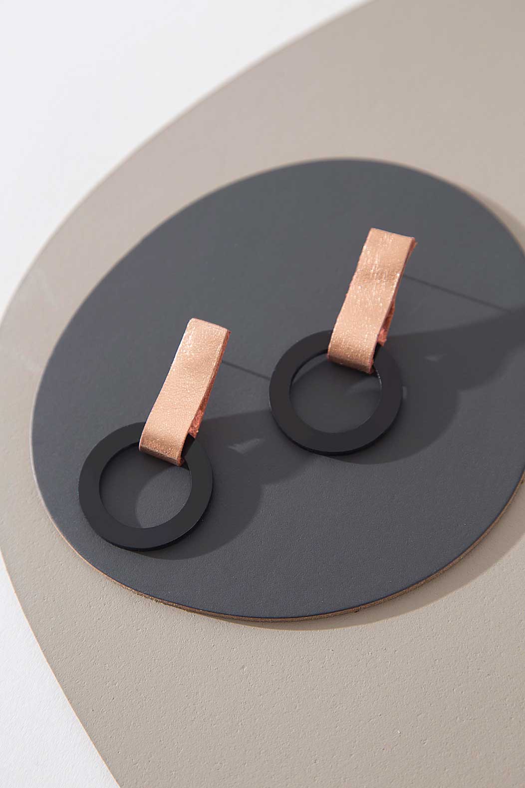 Pendientes Mies Círculo - Negro 