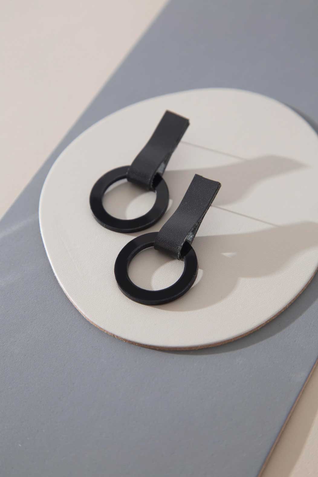Pendientes Mies Círculo - Negro 