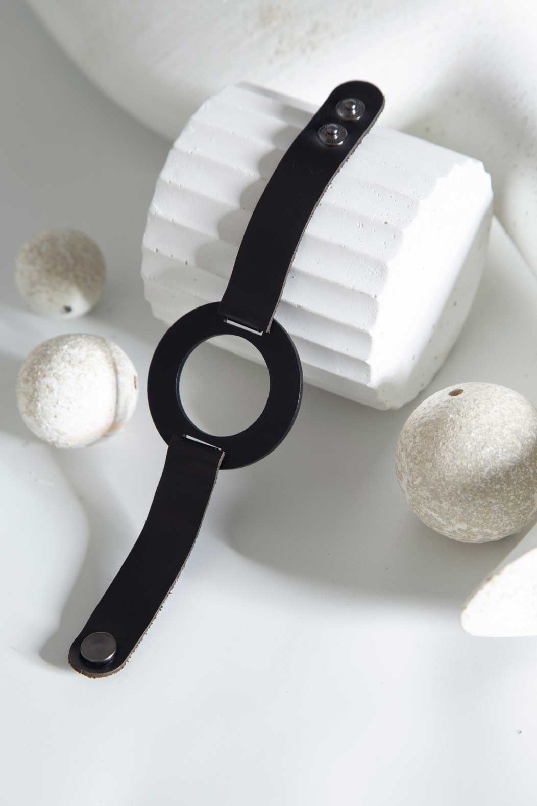 Brazalete Mies Círculo - Negro