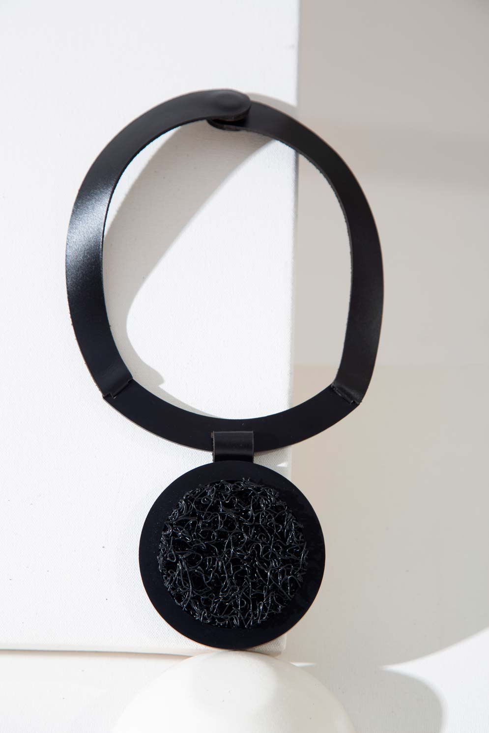 Collar Mies Círculo - Negro