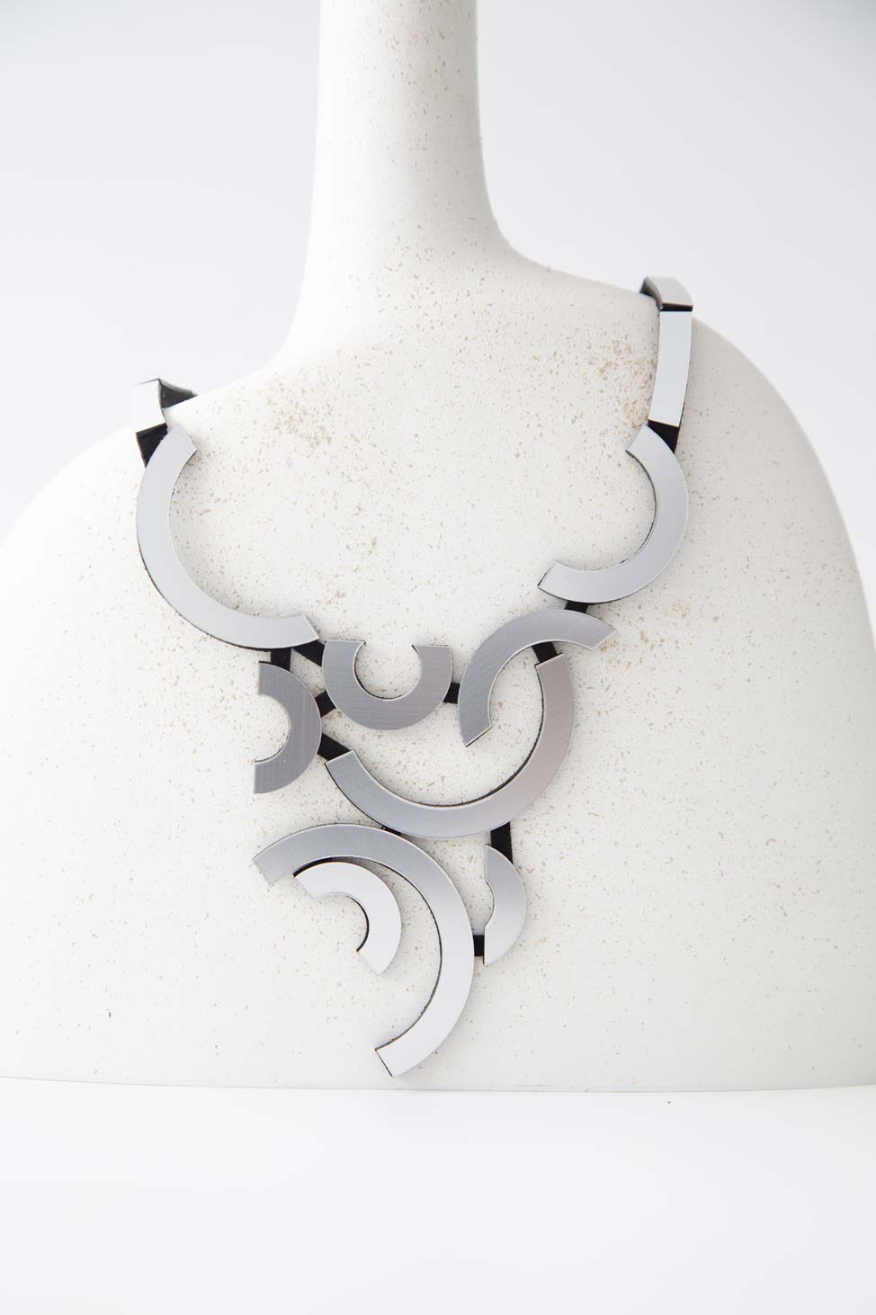 Collar Mies Orbit Largo - Plata