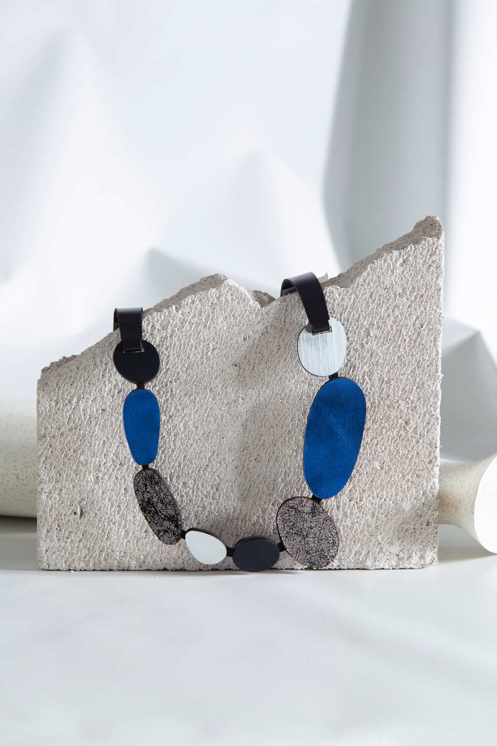 Collar Organic Reflections Redondo - Plata/Negro/Peltre/Azul
