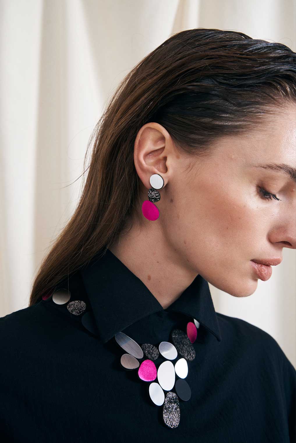 Collar Organic Reflections V - Plata/Negro/Peltre/Fuchsia