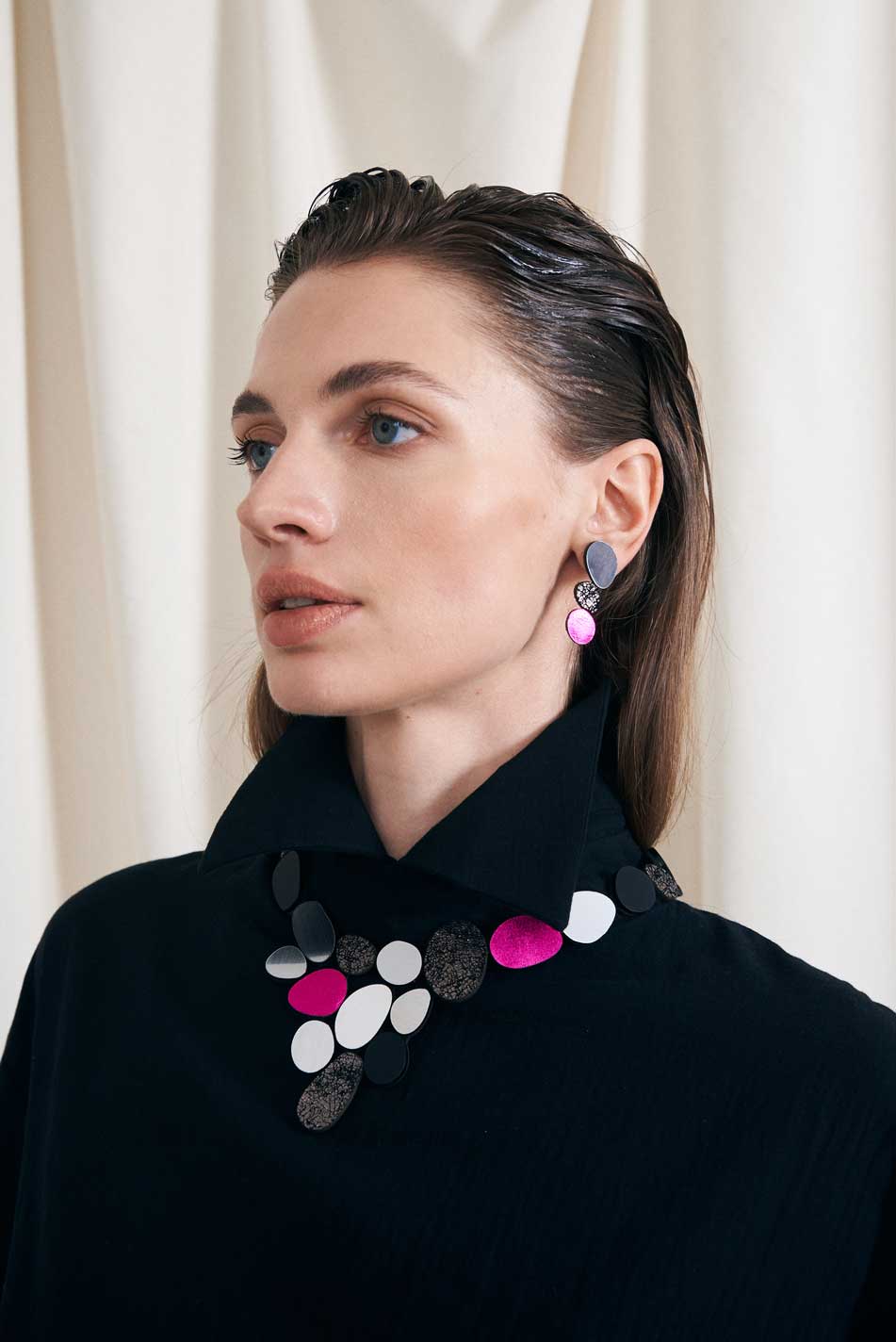 Collar Organic Reflections V - Plata/Negro/Peltre/Fuchsia