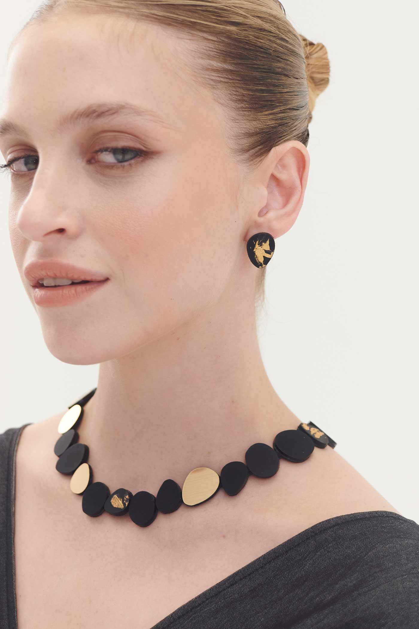 Collar Organic Reflections - Negro/Oro
