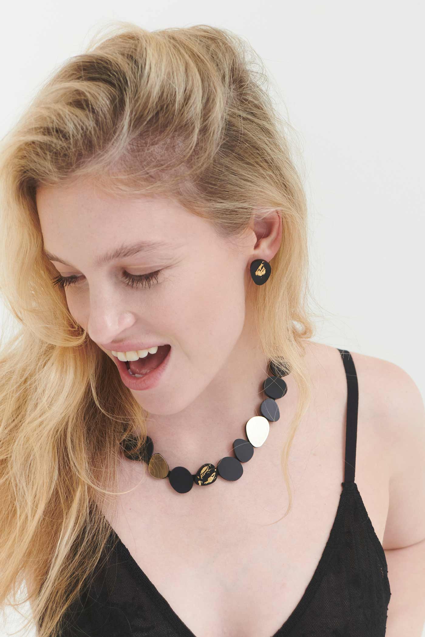 Collar Organic Reflections - Negro/Oro