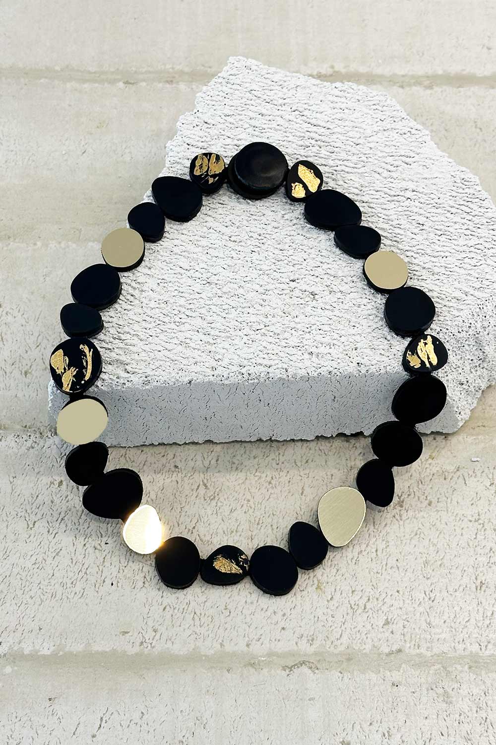 Collar Organic Reflections - Negro/Oro