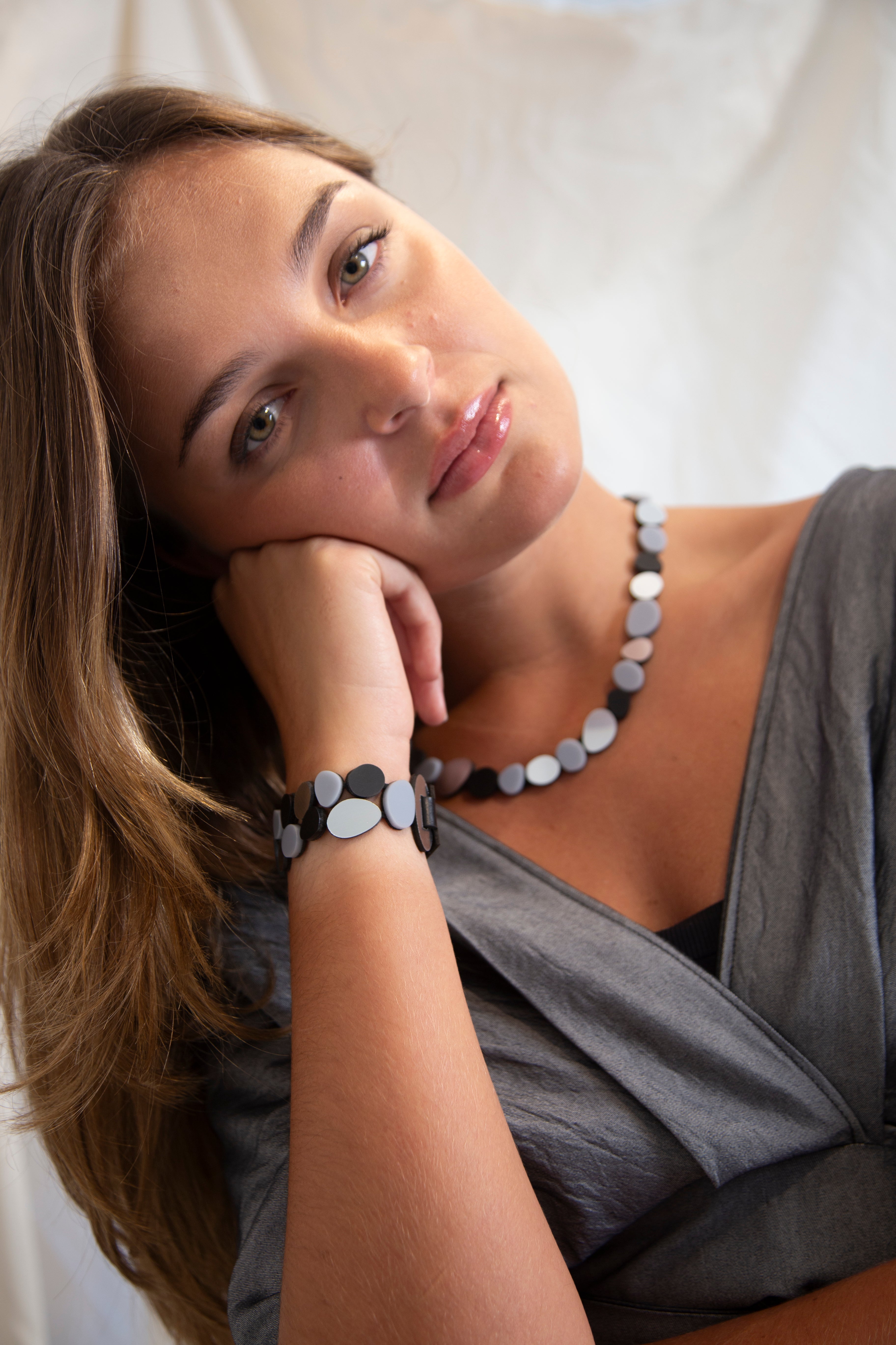Brazalete Organic Reflections - Plata/Negro/Gris