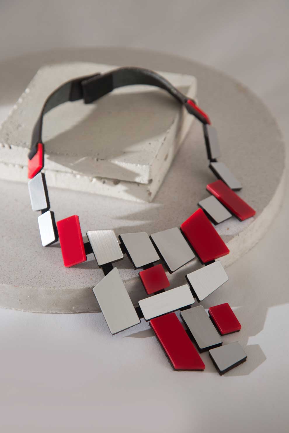 Collar Piet V - Plata/Rojo