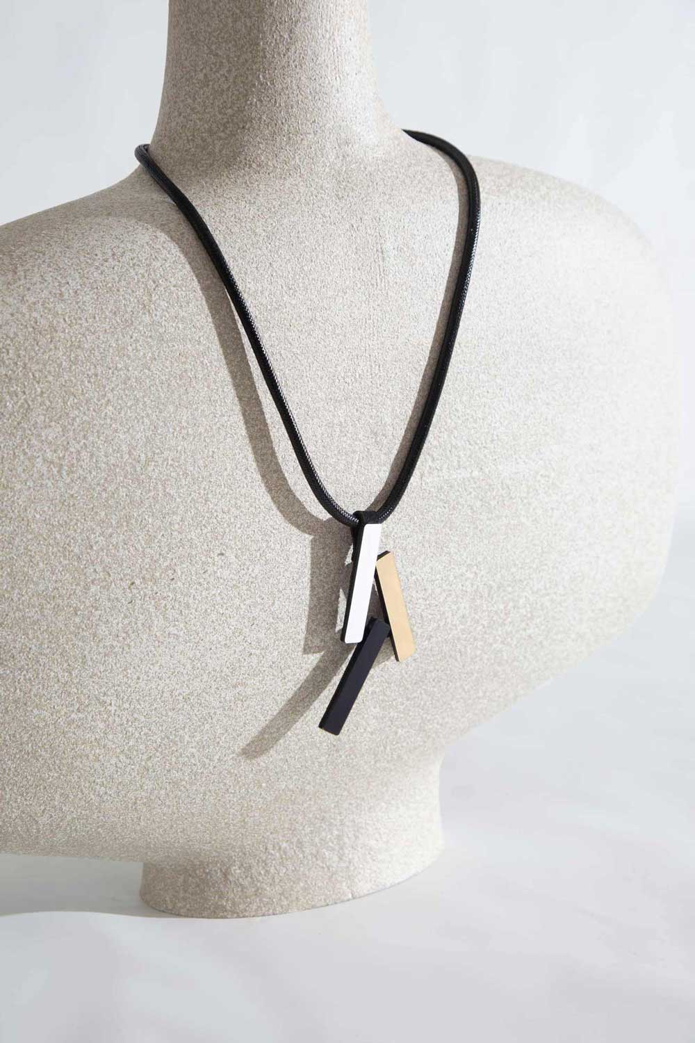 Collar Colgante Ray - Plata/Negro/Oro