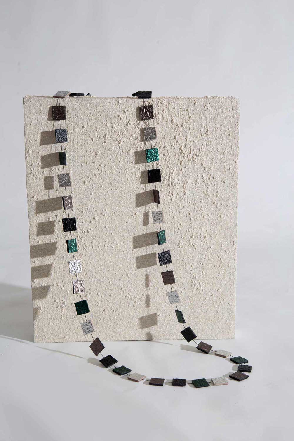 Collar Rainbow Largo - Plata/Negro/Peltre/Verde