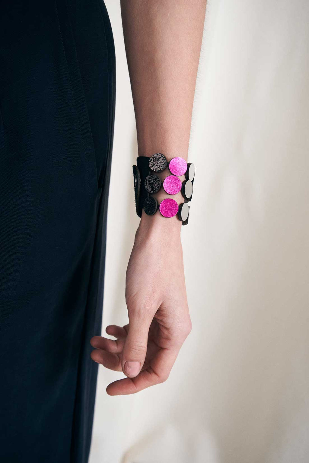 Saras Traumarmband - Silber/Zinn/Fuchsia