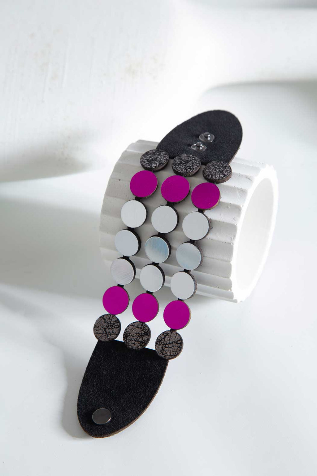 Saras Traumarmband - Silber/Zinn/Fuchsia