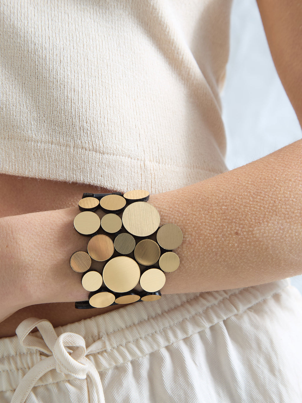 Brazalete Abstraction Asimétrico - Oro