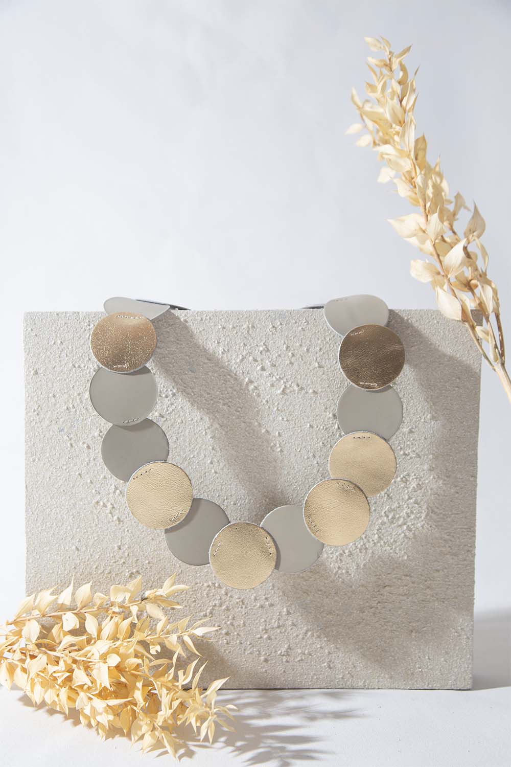 Collar Yayoi Dots Corto - Oro/Visón
